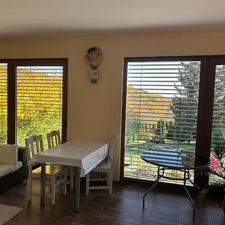 Dom Pri Vezi بيت للعطل *